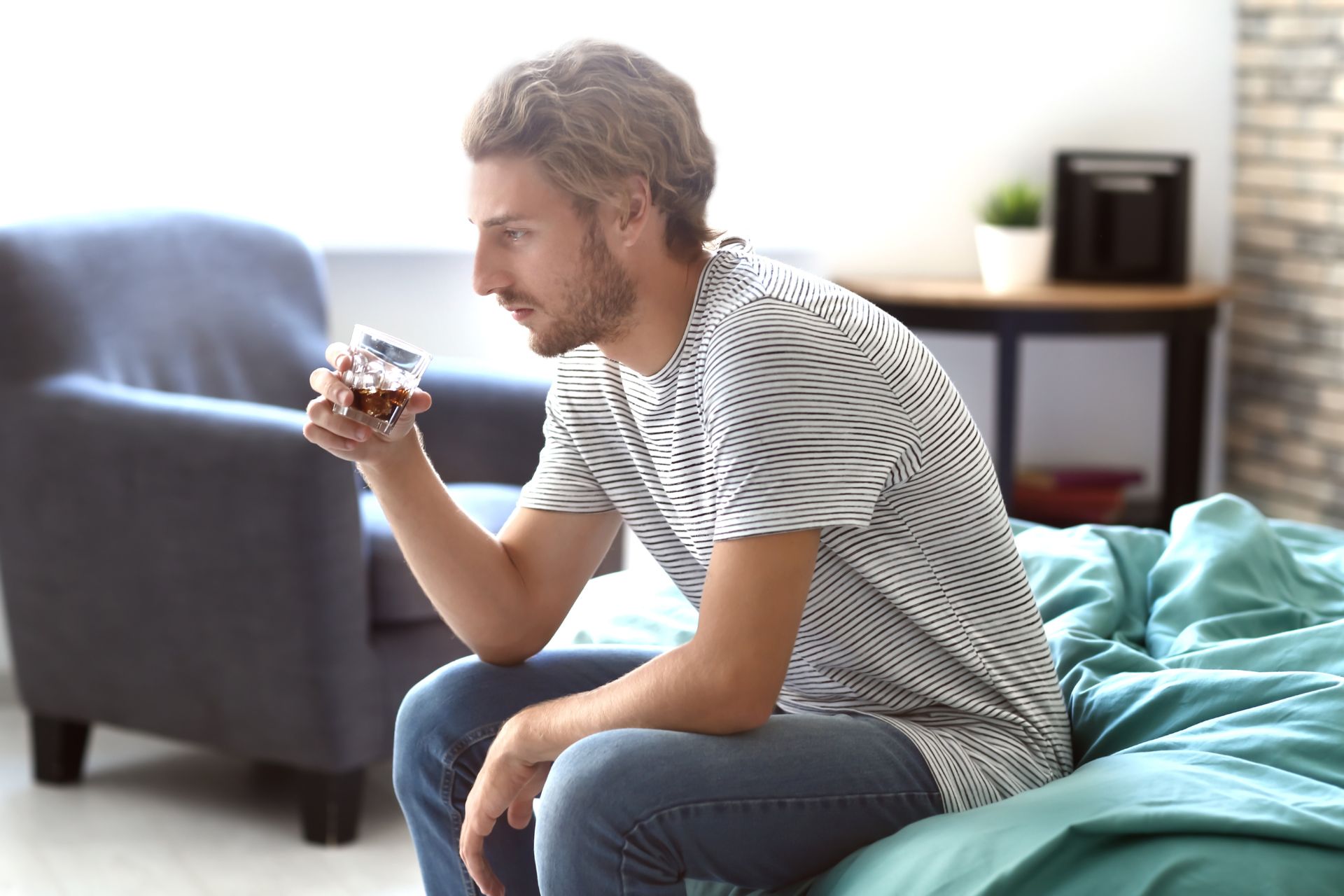when does a man start to miss you, a man starts to miss a woman when he is lonely
